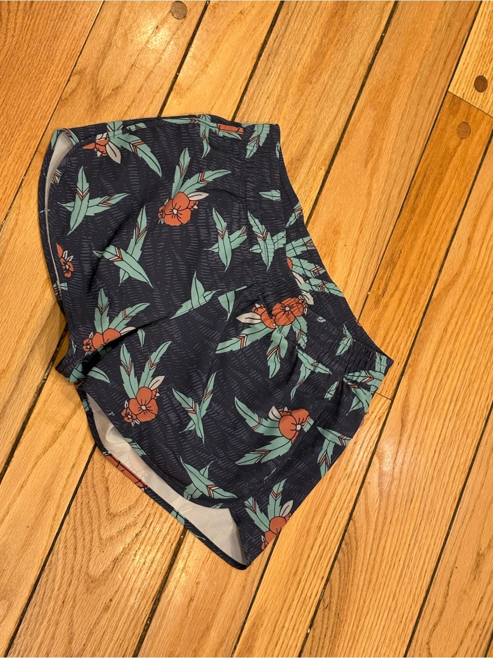 Alpine outdoor running Hawaiian Floral Print Women's Navy Athletic Shorts XS